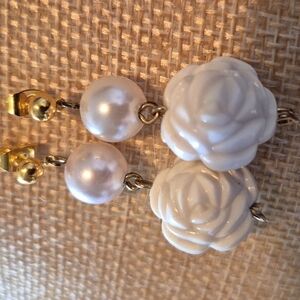White Rose and Faux Pearl Post Pierce Earrings